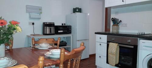 Sunnyside Cottage 2 Bedrooms 1 Bathroom 1 WC 2 Pets Welcome in Hilton Of Cadboll