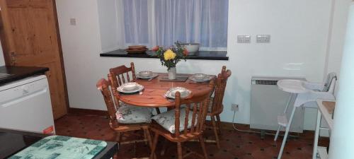 Sunnyside Cottage 2 Bedrooms 1 Bathroom 1 WC 2 Pets Welcome in Hilton Of Cadboll