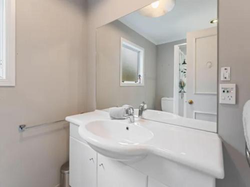 Acacia Horizons - Taupo Holiday Home - image 5