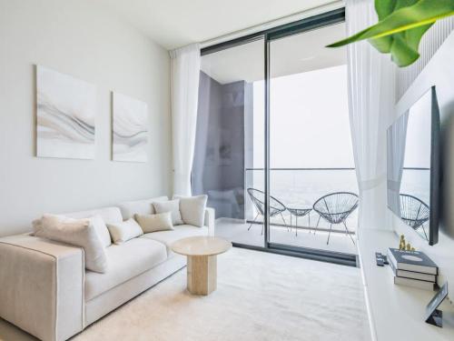 TRPS - Binghatti Onyx, Jumeriah Village Circle - Brand New, Luxury Furnished, 1BR Apartment, Dubaj