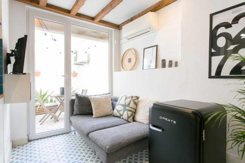 Lx Factory- Modern Studio com Terraço Privado, Lisbona