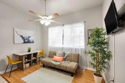 Design-led 1br In Prime Spot