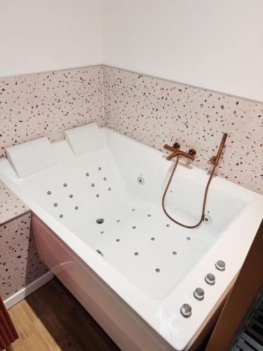 L'intimiste - Cocon à deux - Sauna, Balnéo & Ciné (L'intimiste - Cocon a deux - Sauna, Balneo & Cine) in 卡布奇艾利斯區