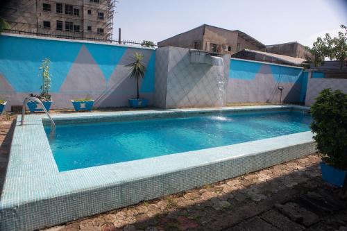 สระว่ายน้ำ, POUANGO Home in โบนาเมรี