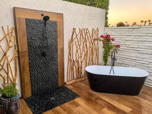 Tranquil & spacious, newly updated, great location in Indian Wells