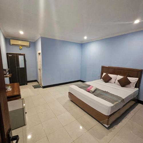 Ridho Malik Hotel Room Type - Deluxe King Room