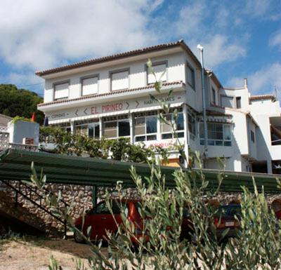  Pensión El Pirineo, Pension in Confrides bei El Castell de Guadalest