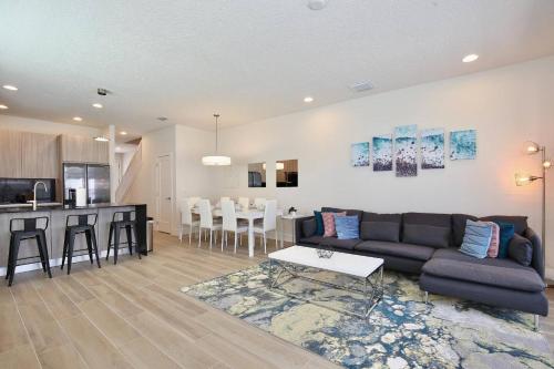 Great NEW 4 bedroom townhouse in Hidden Forest with private pool! - image 24