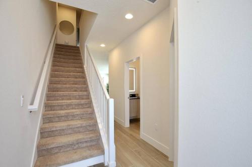 Great NEW 4 bedroom townhouse in Hidden Forest with private pool! - image 20