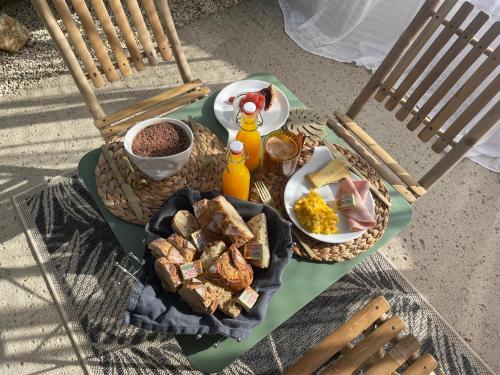 Chambre élégante avec terrasse (Chambre elegante avec terrasse) in Souvigny