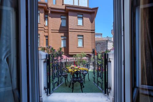 room detail thumbnail 1