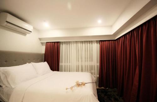 MaxStays - Max Home at Fort Victoria Tower A, Manila