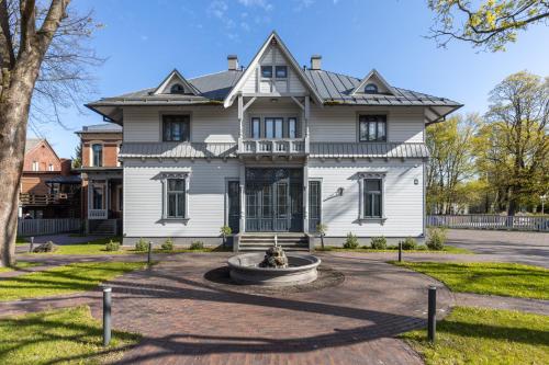 Roze Peldu Residence, Lipawa
