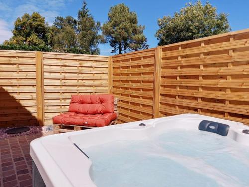 Le Clos de la Montignoise - Chambres d'Hôtes avec SPA PRIVATIF (Le Clos de la Montignoise - Chambres d'Hotes avec SPA PRIVATIF) in ฟราเซ