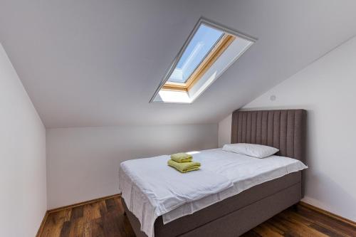 Central WoW Living - image 2