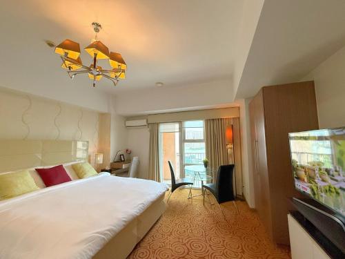 MaxStays - Max Home at The Venice Residences, Manila