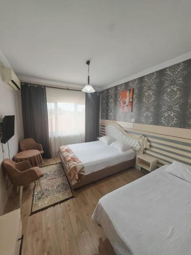 3 twin beds