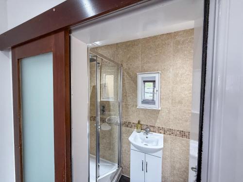 Bassetts House - Mins to Central London - image 4