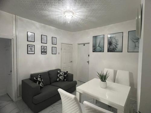Desto lodge in liverpool, Liverpool
