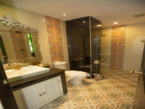 room detail thumbnail 2