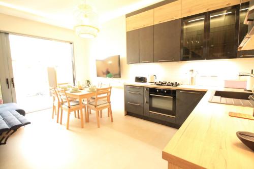 Luxe Neuf - Villa entiere - Parking Prive Gratuit - AC - Climatisation - Sauna - Netflix inclus - Fu in Качан