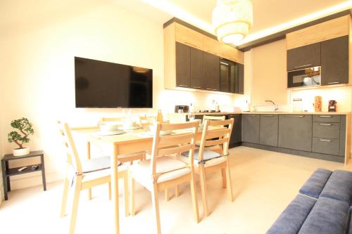 Luxe Neuf - Villa entiere - Parking Prive Gratuit - AC - Climatisation - Sauna - Netflix inclus - Fu in Качан