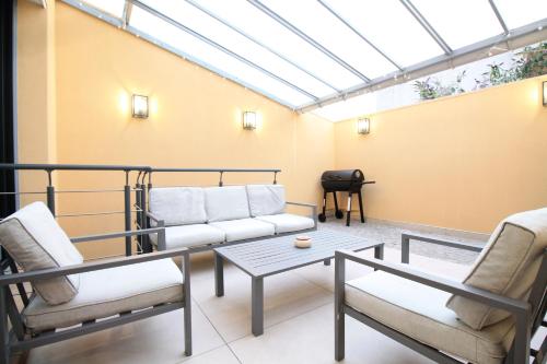 Luxe Neuf - Villa entiere - Parking Prive Gratuit - AC - Climatisation - Sauna - Netflix inclus - Fu in Качан