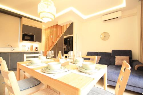 Luxe Neuf - Villa entiere - Parking Prive Gratuit - AC - Climatisation - Sauna - Netflix inclus - Fu in Качан