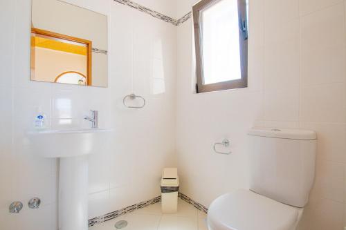 Casa Amora Great holiday Villa in Vale do Milho - image 3