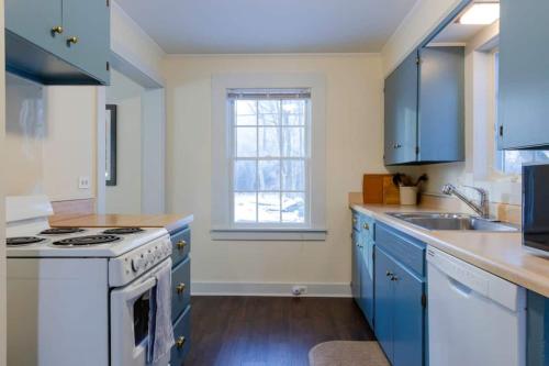 Quintessential Vt Cottage In Manchester Village secondary