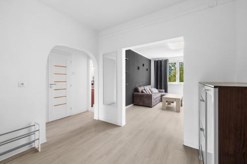 Spacious 3-Bedroom Apartment with Park View in Petržalka, Братислава (фото 4)