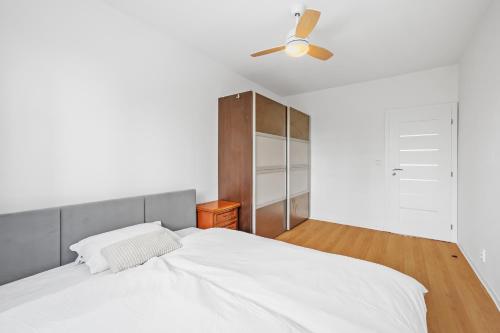 Spacious 3-Bedroom Apartment with Park View in Petržalka, Братислава (фото 10)