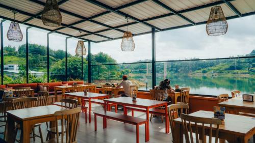 Restorāns, Viajero Guatapé Hostel & Lake Club (Viajero Guatape Hostel & Lake Club) in El Peñol