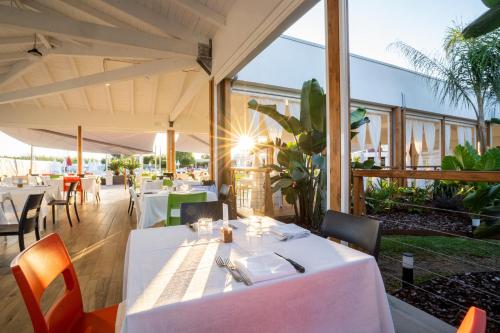 餐廳, Valtur Il Cormorano Resort & Spa in 格里索利亞