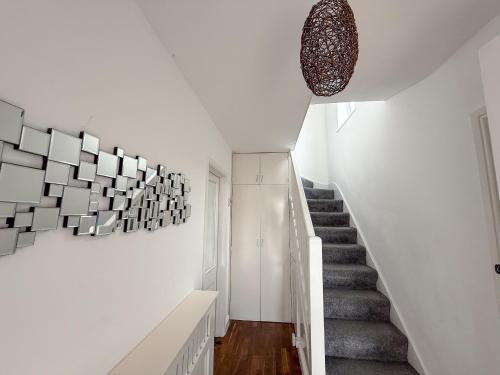 Bassetts House - Mins to Central London - image 9