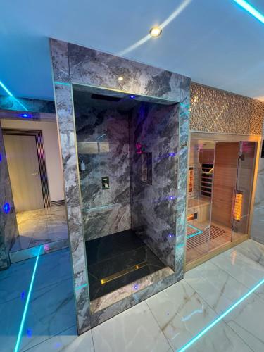 HIGHFIELD PRIVATE SPA APARTMENT in Bolton and Undercliffe
