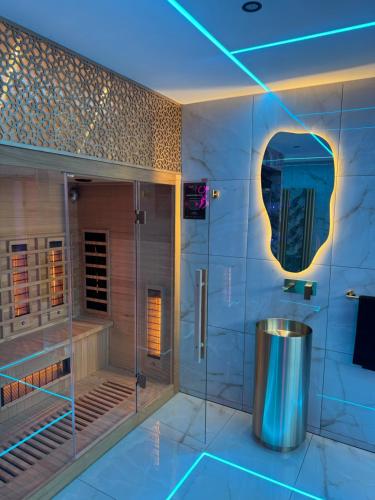 HIGHFIELD PRIVATE SPA APARTMENT in Bolton and Undercliffe