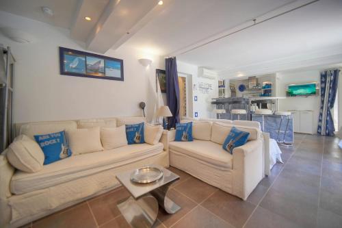 FRGK "Luxury Villa Antibes Heated Pool, Spa & Ultra-Fast Wi-Fi" in Trois Moulins