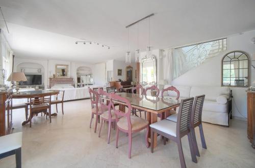 FRGK "Luxury Villa Antibes Heated Pool, Spa & Ultra-Fast Wi-Fi" in Trois Moulins