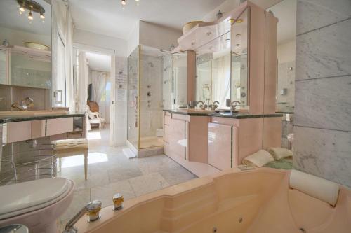 FRGK "Luxury Villa Antibes Heated Pool, Spa & Ultra-Fast Wi-Fi" in Trois Moulins