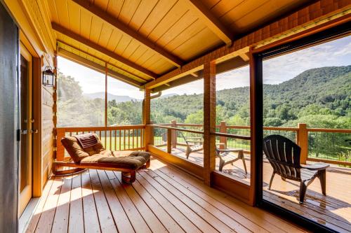 Panoramic Mountain Views and Decks Franklin Cabin! in 迪拉德