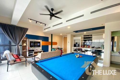 Spacious 3BR Apartment with Karaoke and Pool Table PJ
