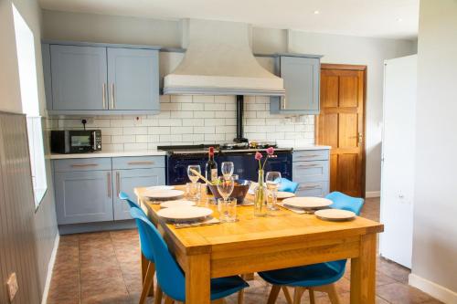Viesnīcas āriene, Cosy Luxury Cottage I Hot Tub I Private Estate in Bryngwran