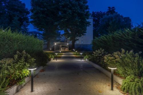 Charming Garden Hideaway Como by Rent All Como - image 4