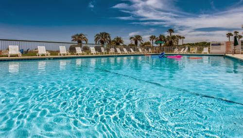 Úszómedence, Days Inn & Suites by Wyndham Jekyll Island in Jekyll Island (Georgia)