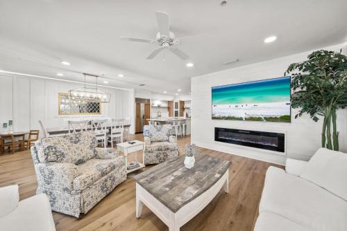 Lagoon Lounge, Seacrest