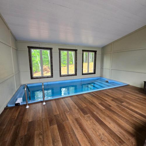 Cardinal Pool Cabin in Cosby (TN)