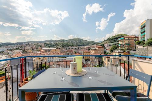 ระเบียง/ชานเรือน, Premium Sea View - Free Parking - Beach 4 min in วารัสเซ