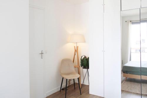 Pretty 2 rooms of 46 m2 in the 11th - image 10