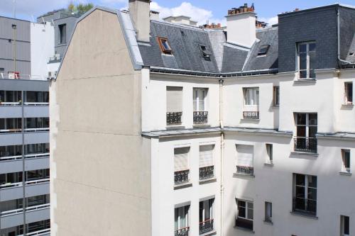 Pretty 2 rooms of 46 m2 in the 11th - image 8